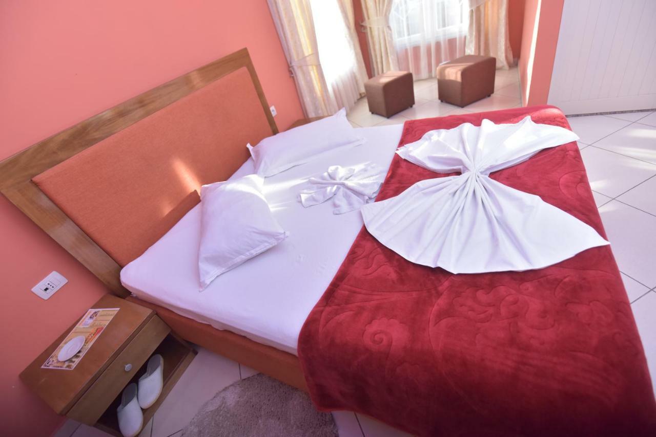 Hotel Emigranti Shkoder Exterior photo