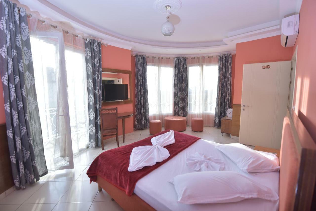 Hotel Emigranti Shkoder Exterior photo