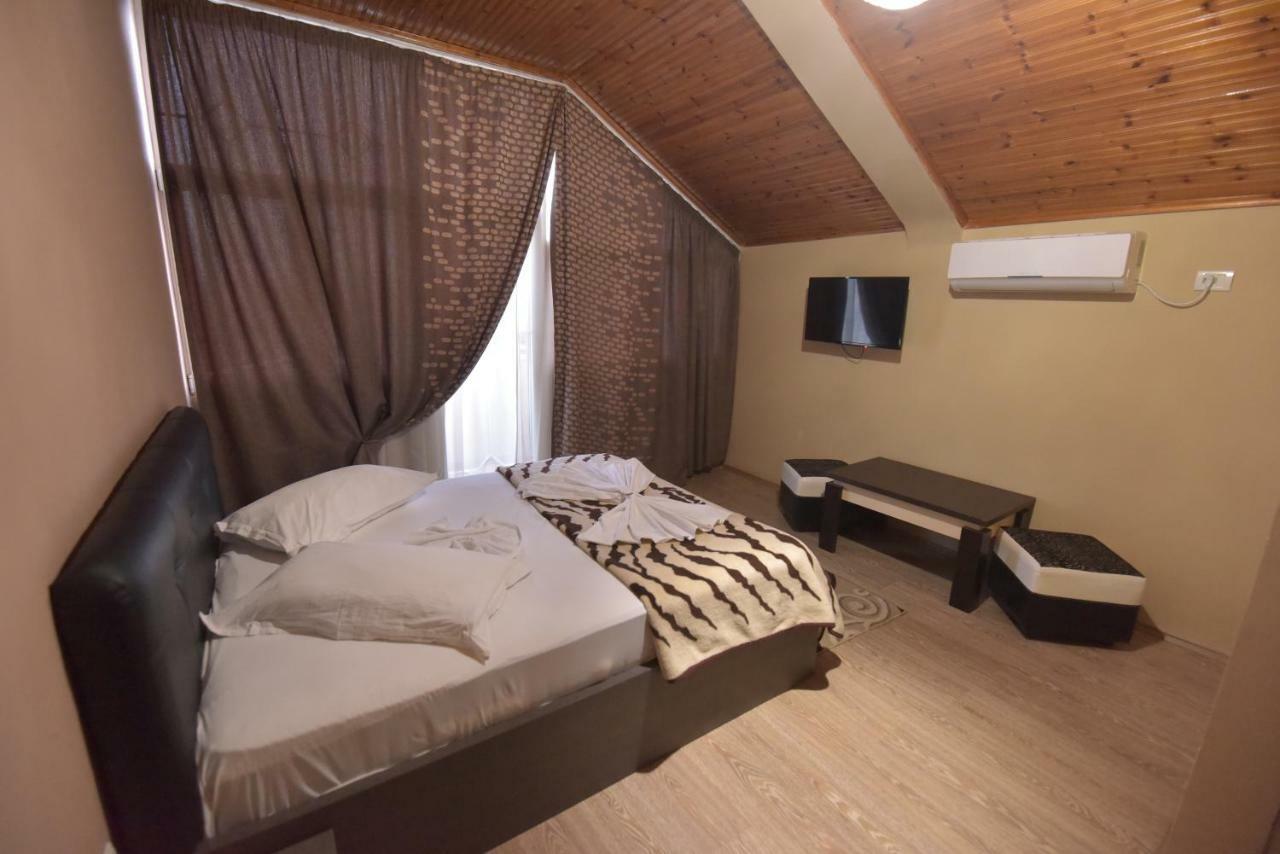 Hotel Emigranti Shkoder Exterior photo