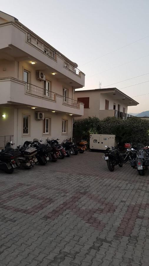 Hotel Emigranti Shkoder Exterior photo